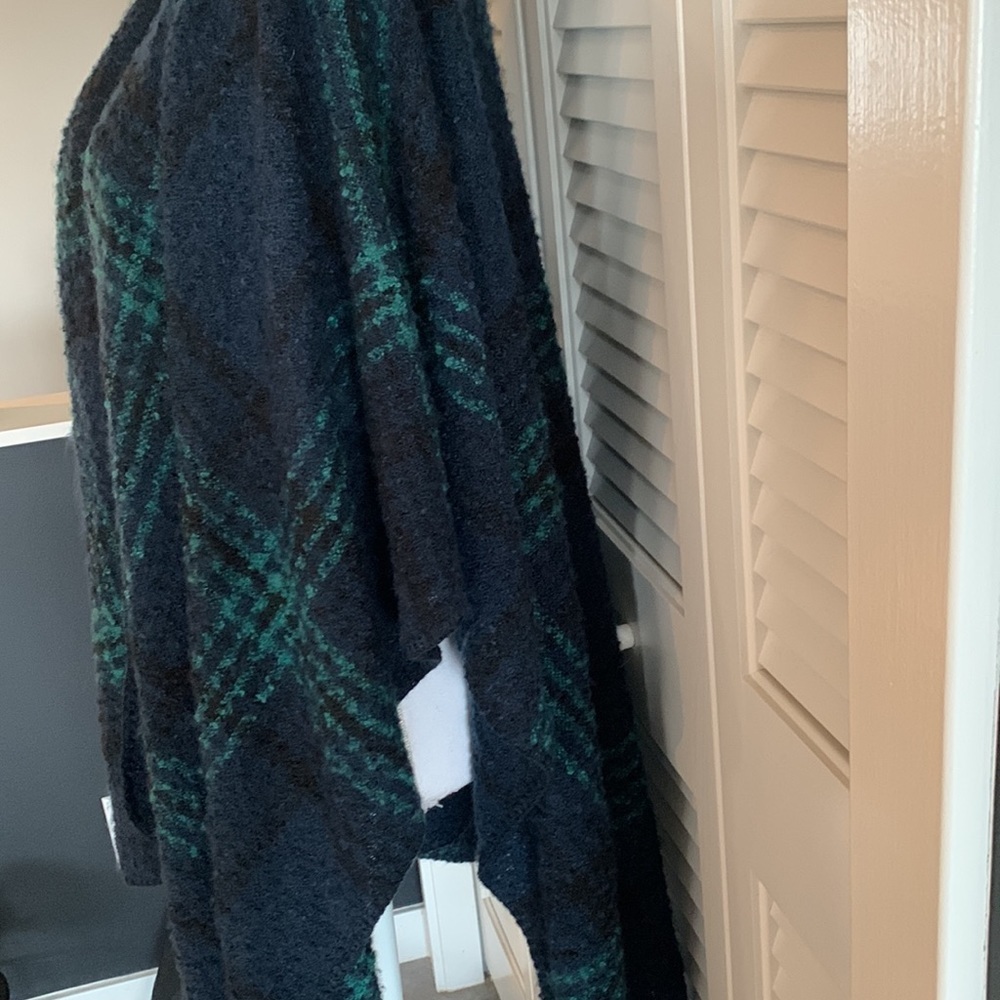 Woolrich Women’s Blue Green Black Plaid Poncho Shawl Wrap One Size Fits All - Picture 4 of 8